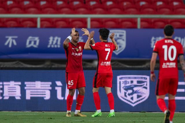 1765505420729055126.jpg (体育)(11)足球——中超:武汉三镇不敌上海海港XxjpseC007249_20250505_PEPFN0A001.jpg